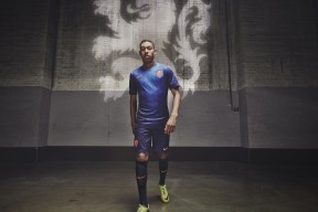 2026世界杯赛程-进球与争议齐飞！莱万挺进新规引热议，篮网内讧再升级，谁在操控比赛？